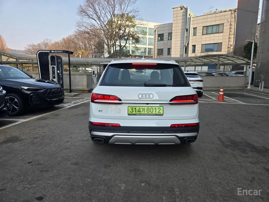 Фото 2 - Audi Q7