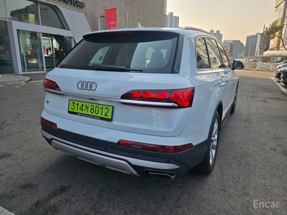 Фото 8 - Audi Q7