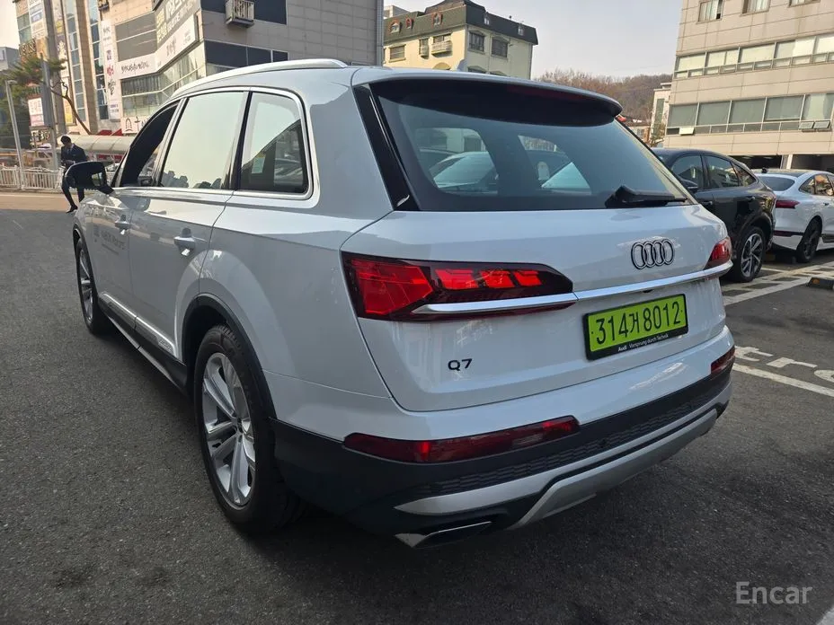 Фото 9 - Audi Q7