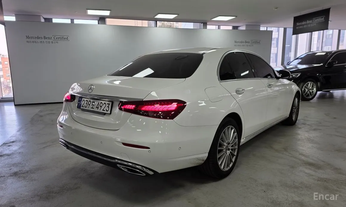 Фото 2 - Mercedes-Benz E-Class