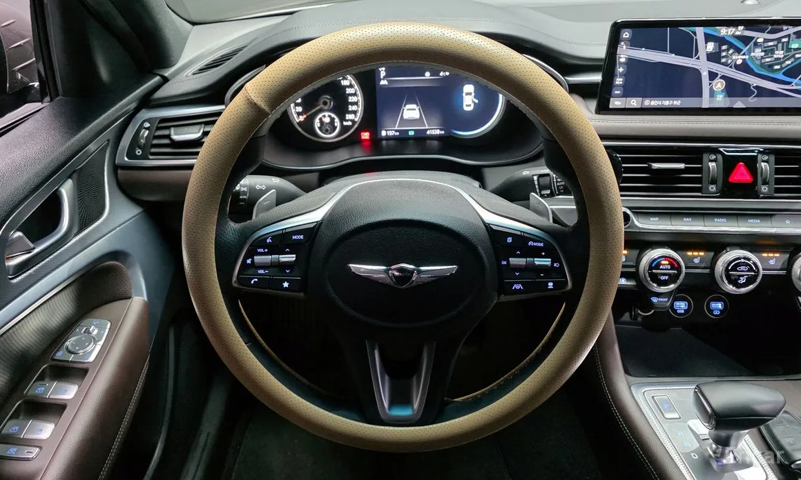 Фото 13 - Genesis G70