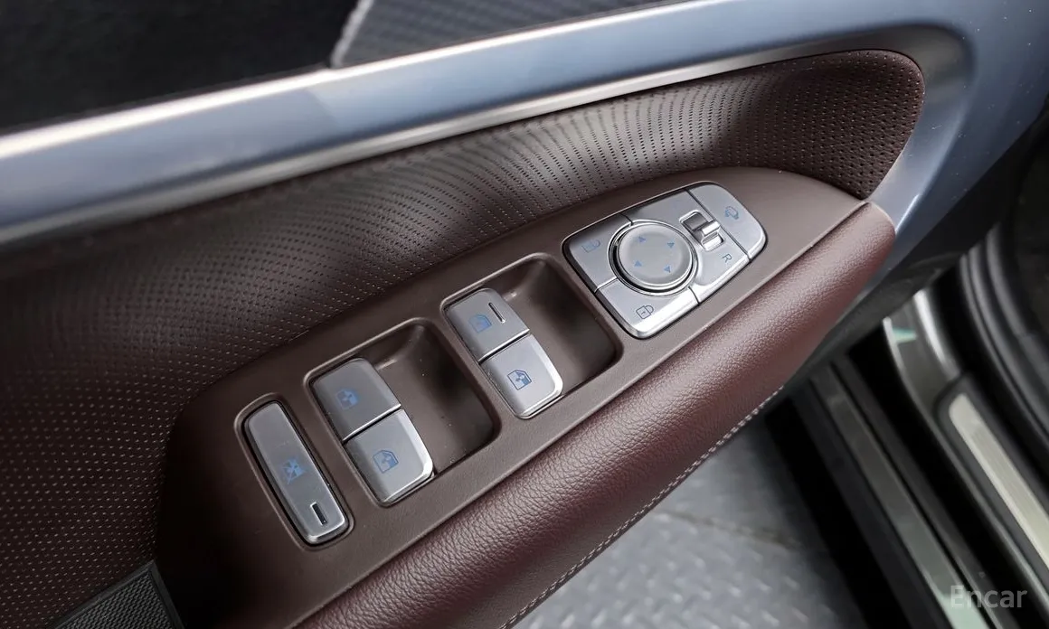 Фото 14 - Genesis G70