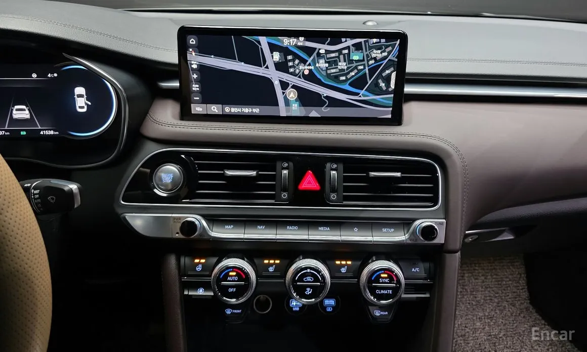 Фото 16 - Genesis G70