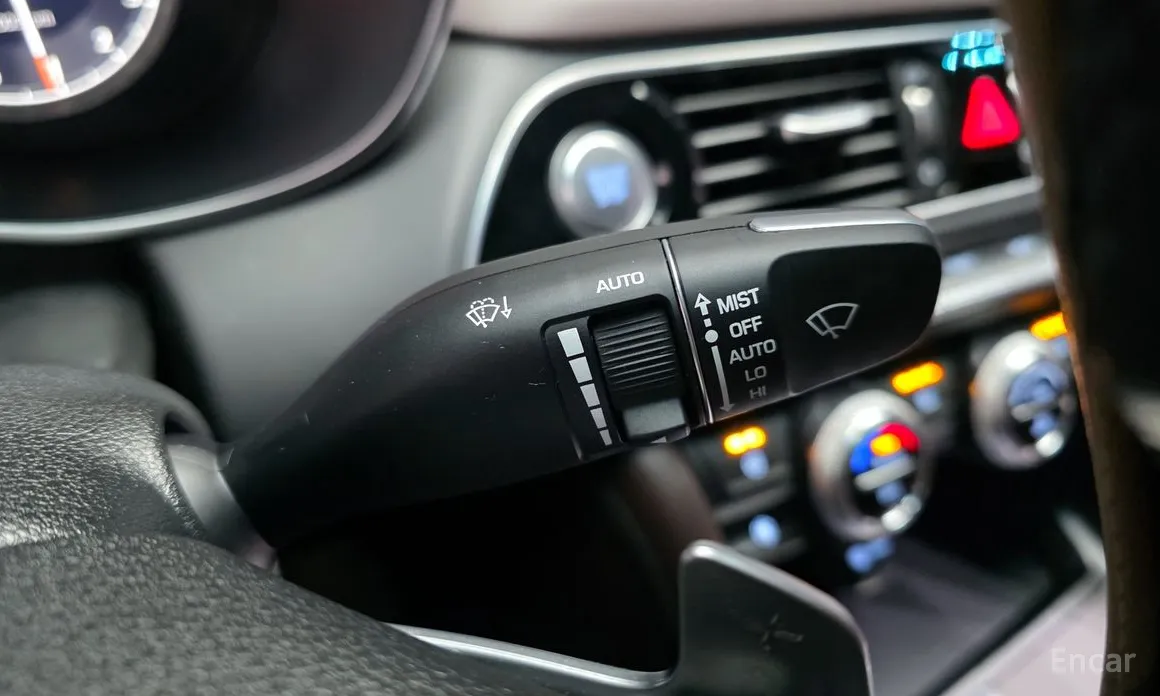 Фото 19 - Genesis G70