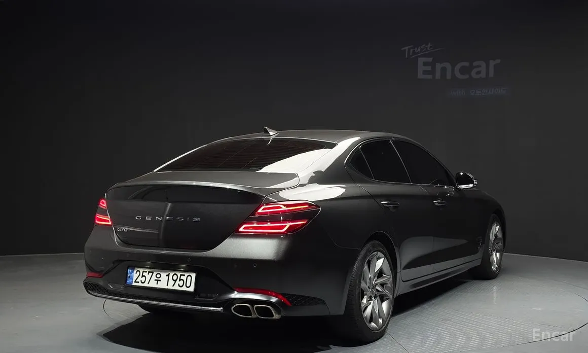 Фото 2 - Genesis G70