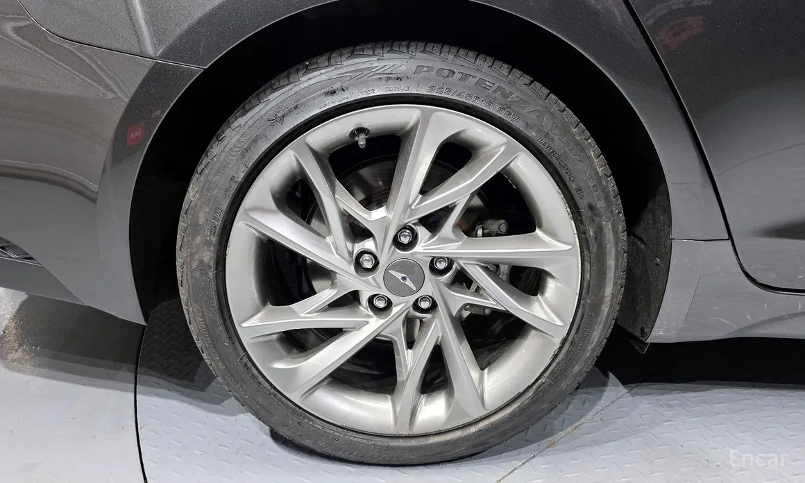 Фото 5 - Genesis G70