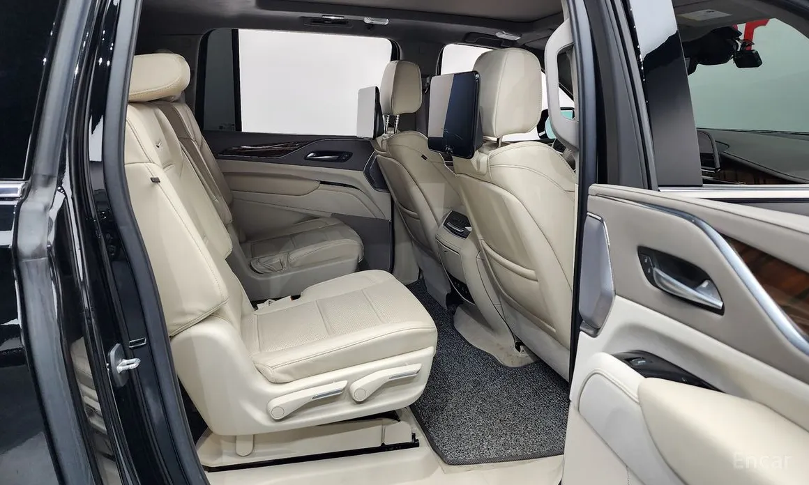 Фото 12 - Cadillac Escalade