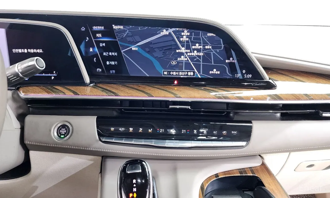 Фото 14 - Cadillac Escalade