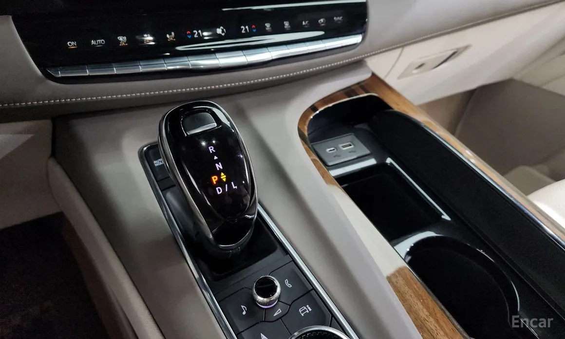 Фото 9 - Cadillac Escalade