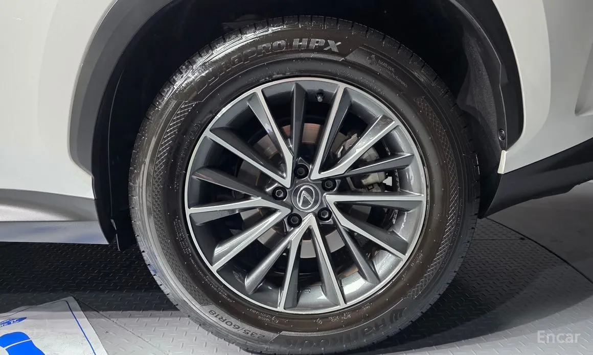 Фото 5 - Lexus NX