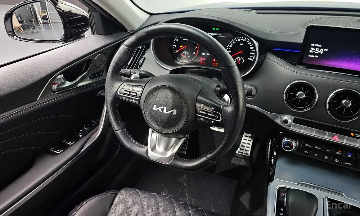 Фото 13 - Kia Stinger