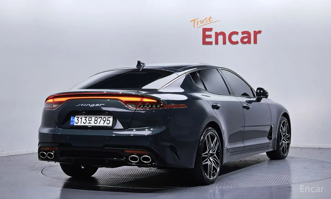 Фото 2 - Kia Stinger