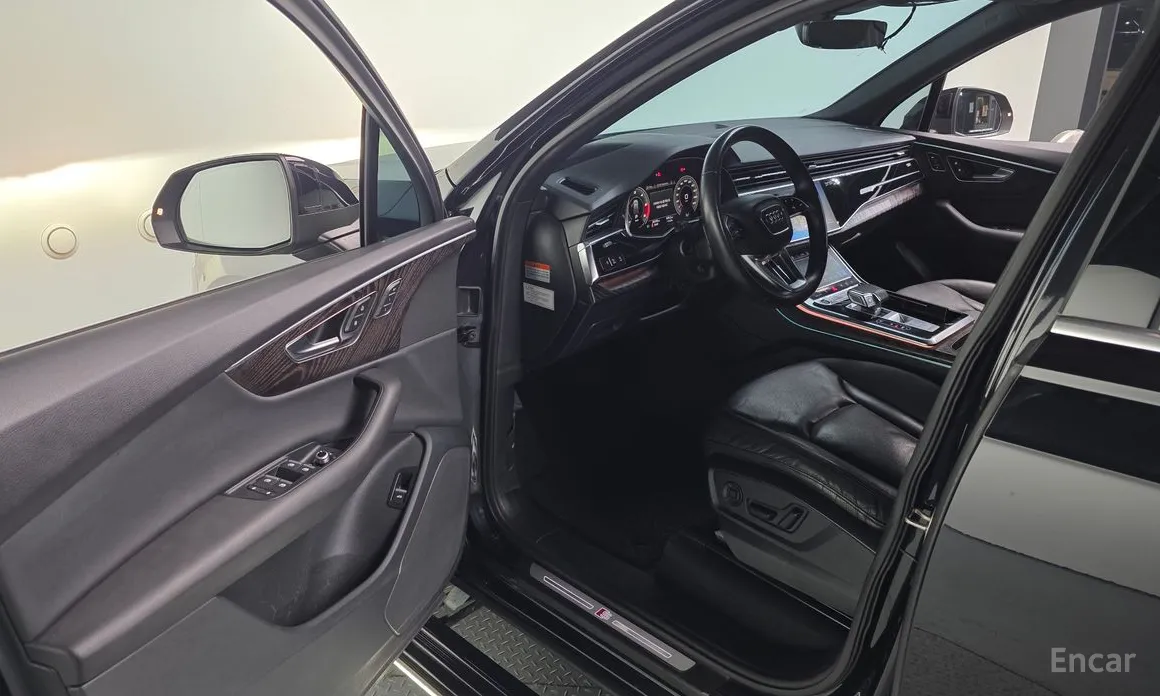 Фото 11 - Audi Q7