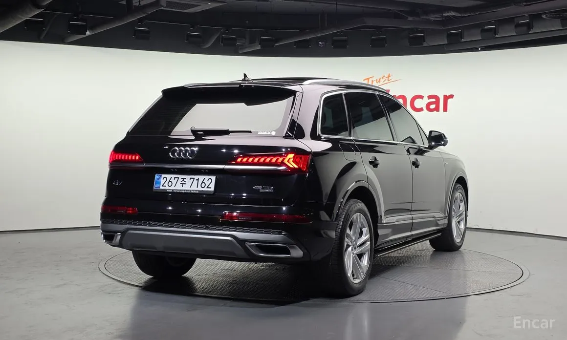 Фото 2 - Audi Q7