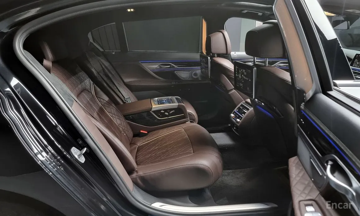 Фото 12 - BMW 7 Series