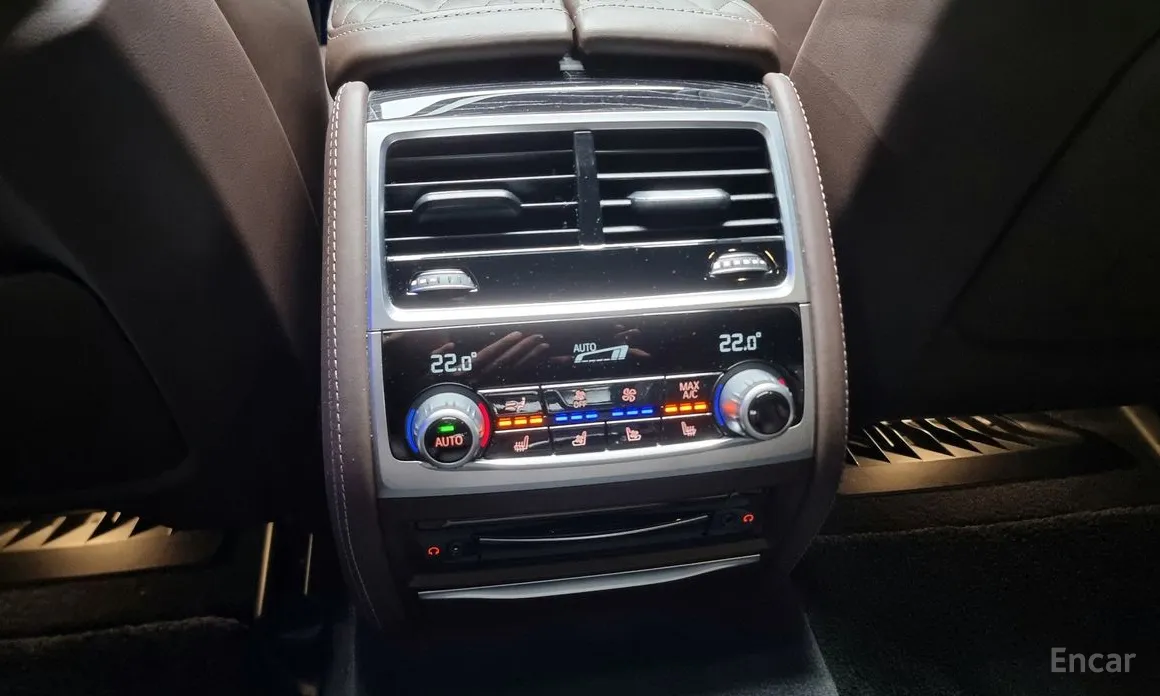 Фото 18 - BMW 7 Series