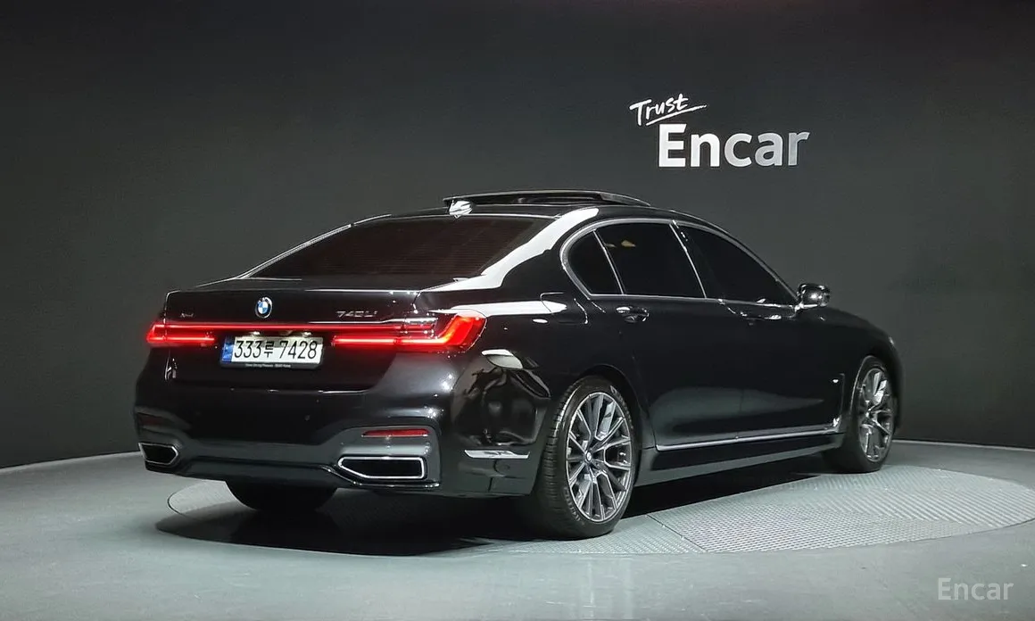 Фото 2 - BMW 7 Series