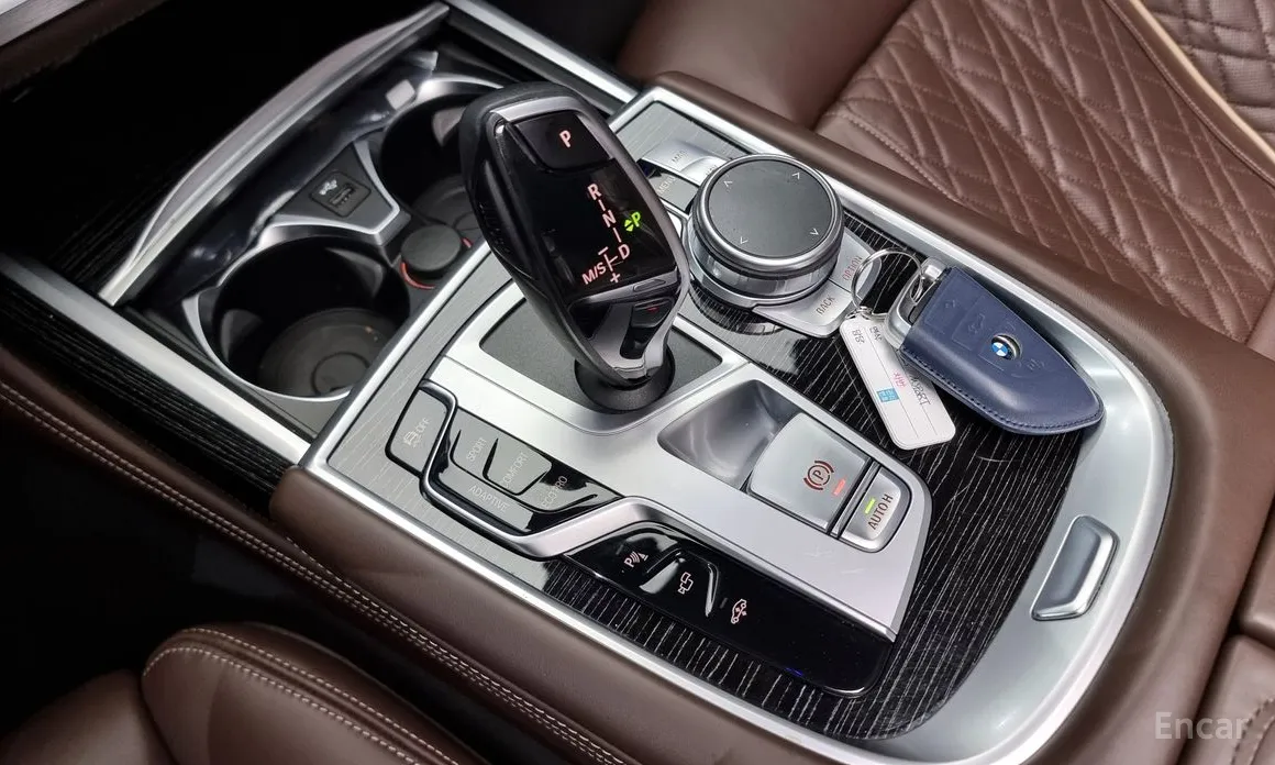 Фото 9 - BMW 7 Series