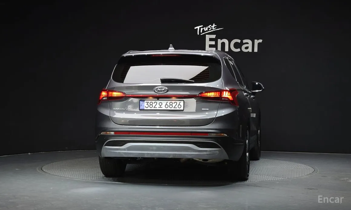 Фото 4 - Hyundai Santa Fe