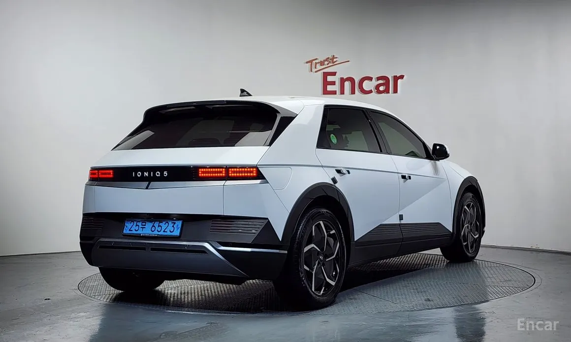 Photo 2 - Hyundai Ioniq 5