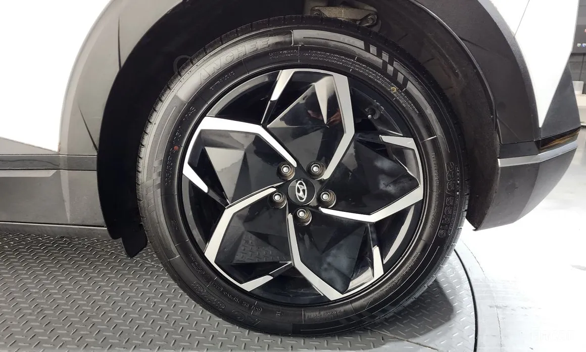 Photo 5 - Hyundai Ioniq 5