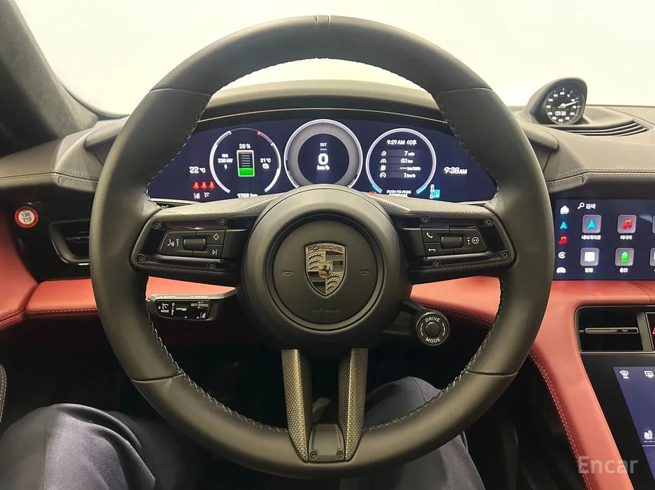 Фото 10 - Porsche Taycan