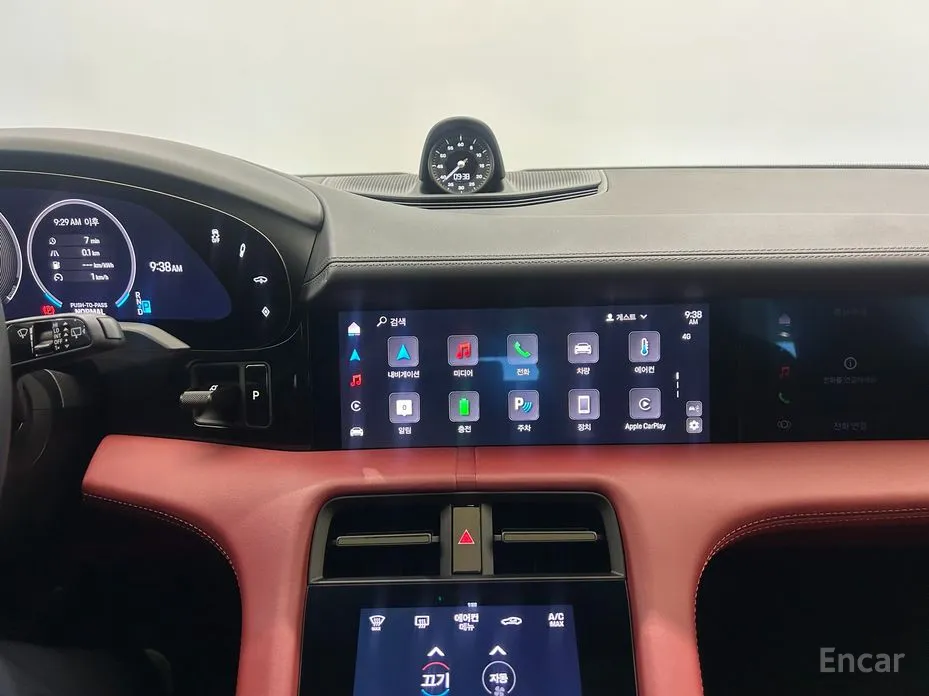 Фото 12 - Porsche Taycan