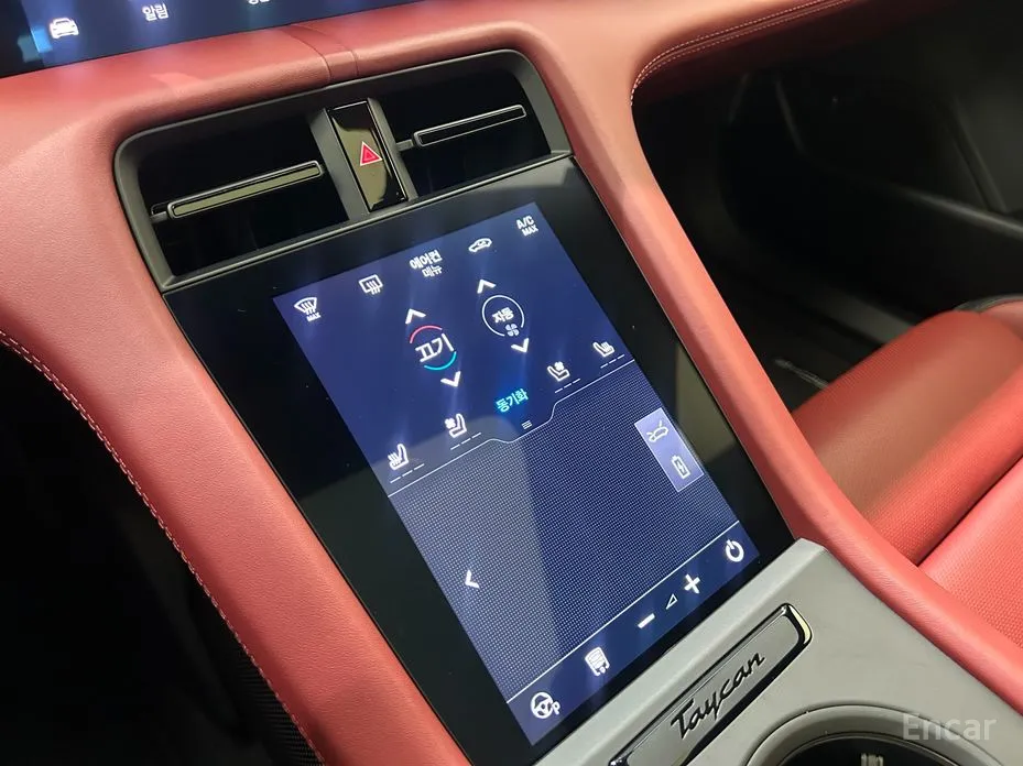 Фото 17 - Porsche Taycan