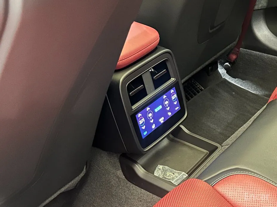 Фото 18 - Porsche Taycan