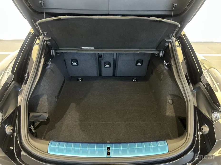 Фото 20 - Porsche Taycan