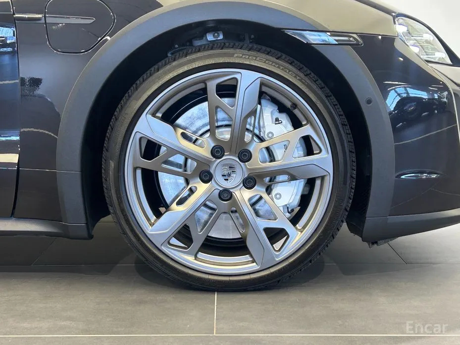 Фото 6 - Porsche Taycan