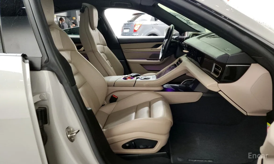 Фото 11 - Porsche Taycan