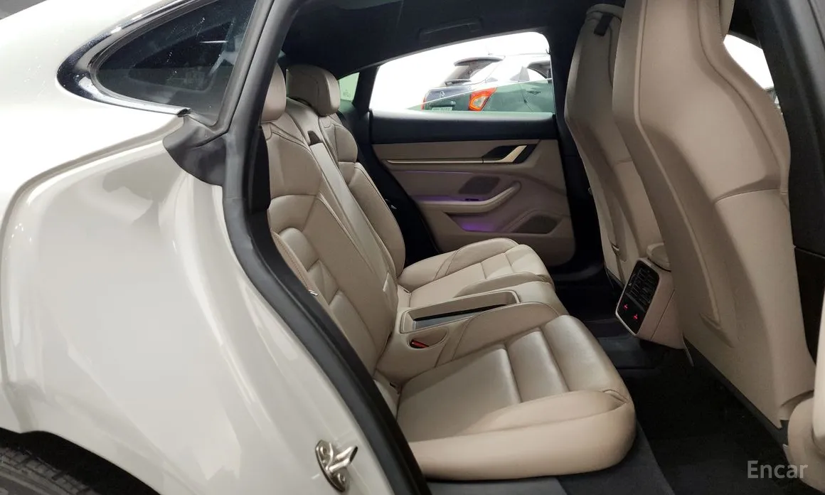 Фото 12 - Porsche Taycan