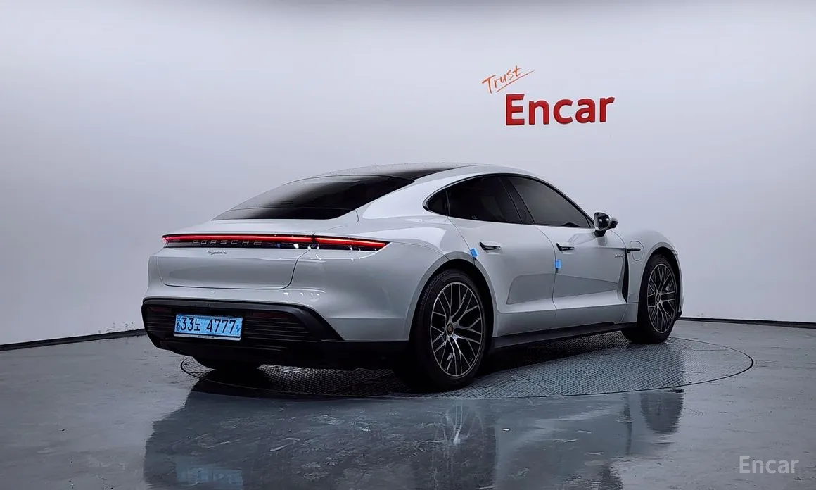 Фото 2 - Porsche Taycan