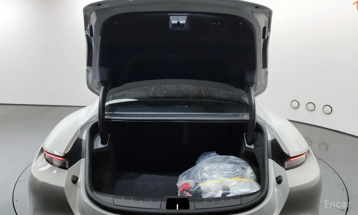 Фото 20 - Porsche Taycan