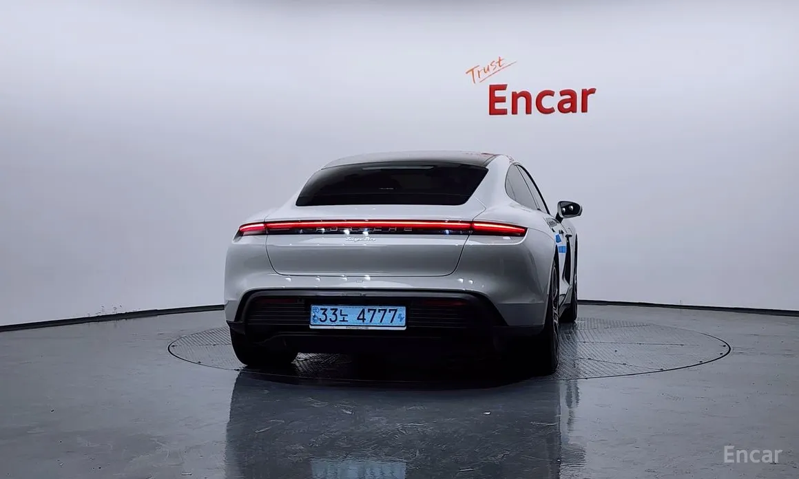 Фото 4 - Porsche Taycan