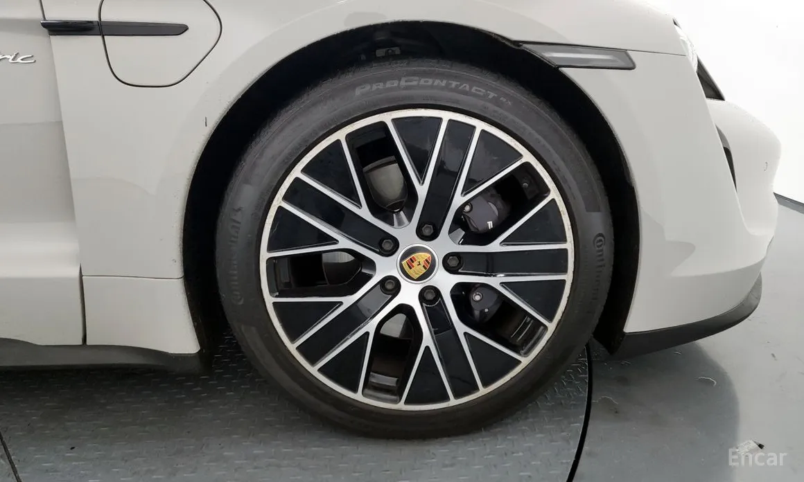 Фото 5 - Porsche Taycan