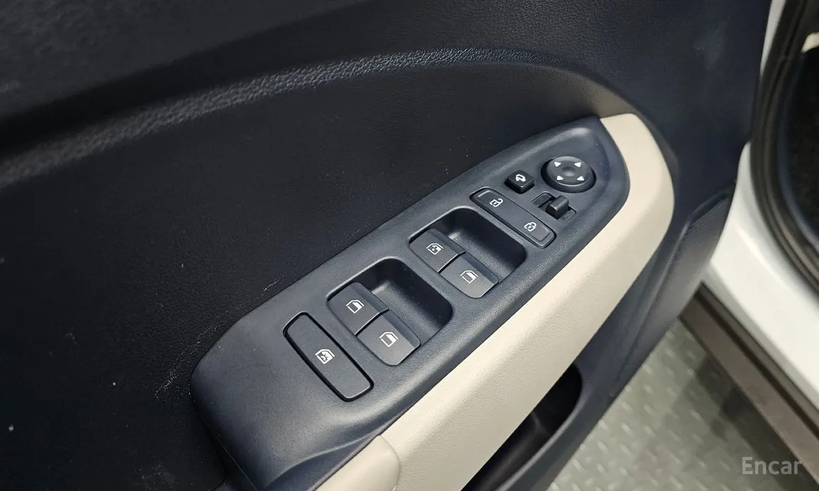 Photo 12 - Hyundai Venue