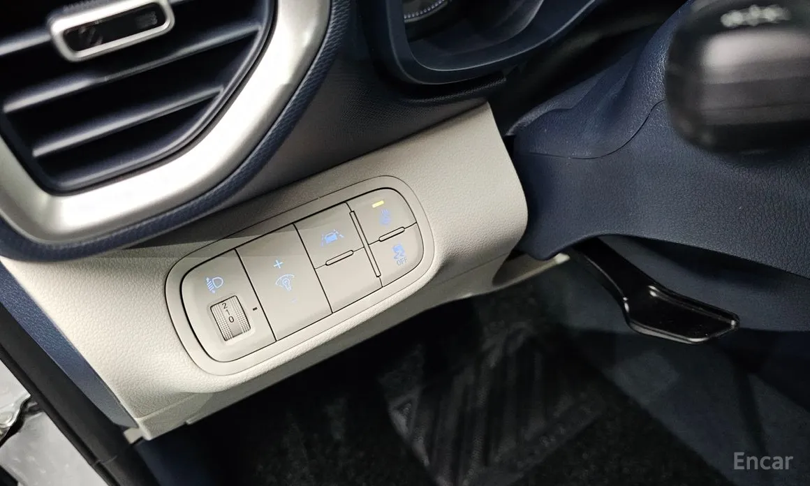 Photo 13 - Hyundai Venue