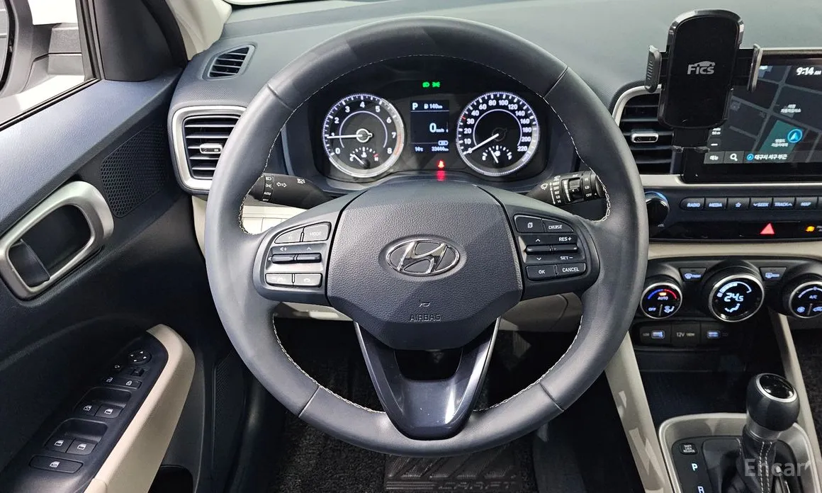 Photo 14 - Hyundai Venue