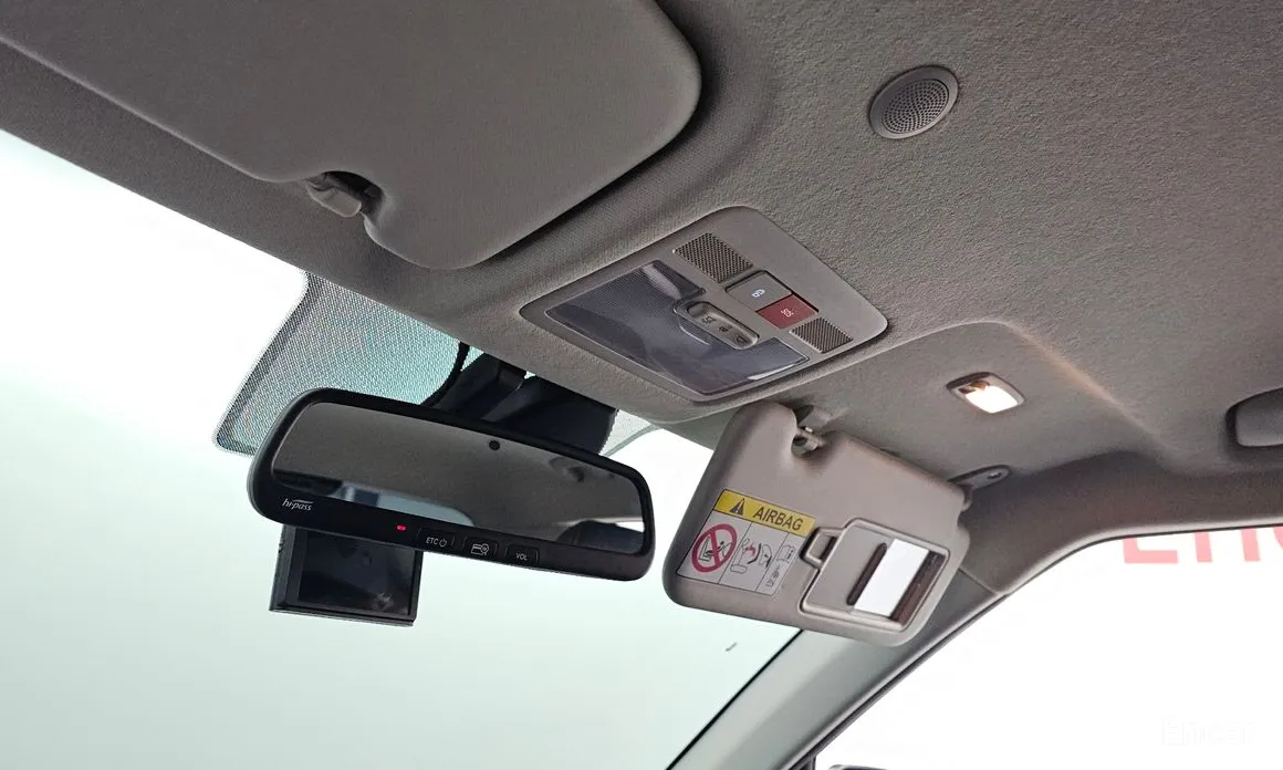 Photo 15 - Hyundai Venue