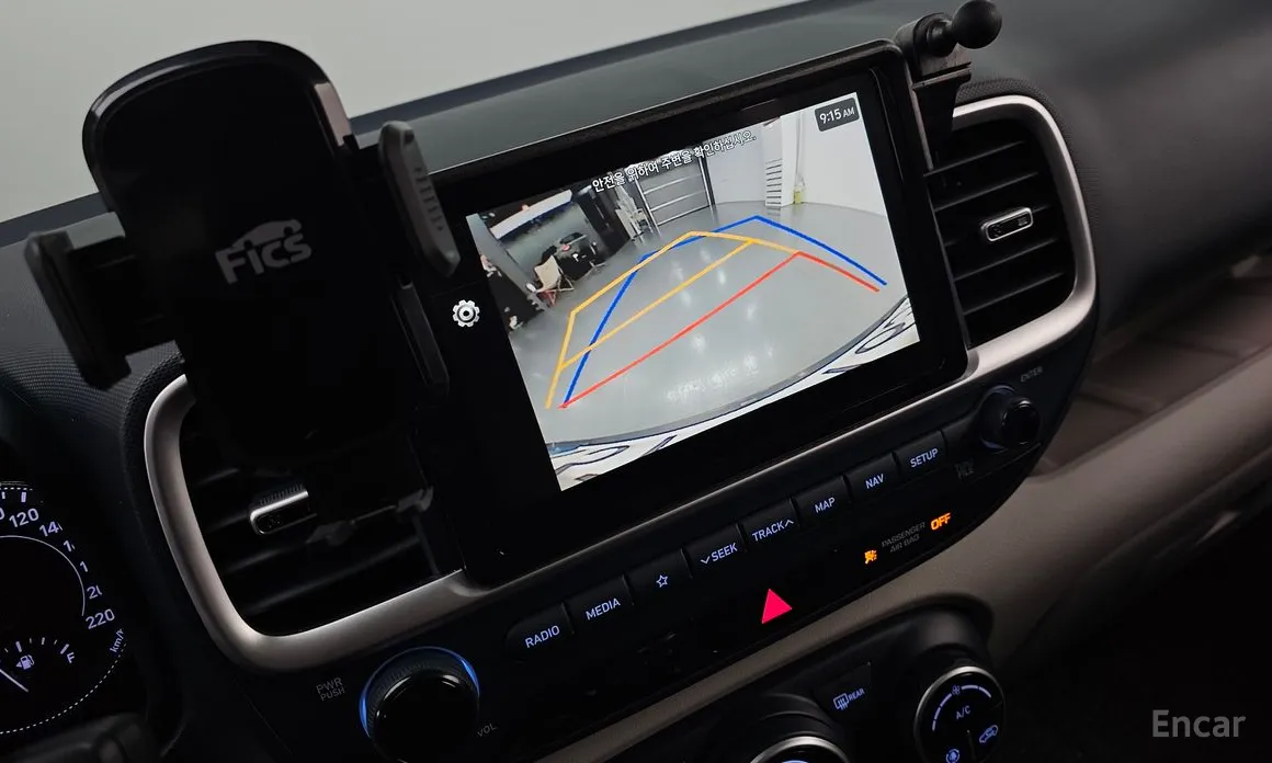 Photo 16 - Hyundai Venue