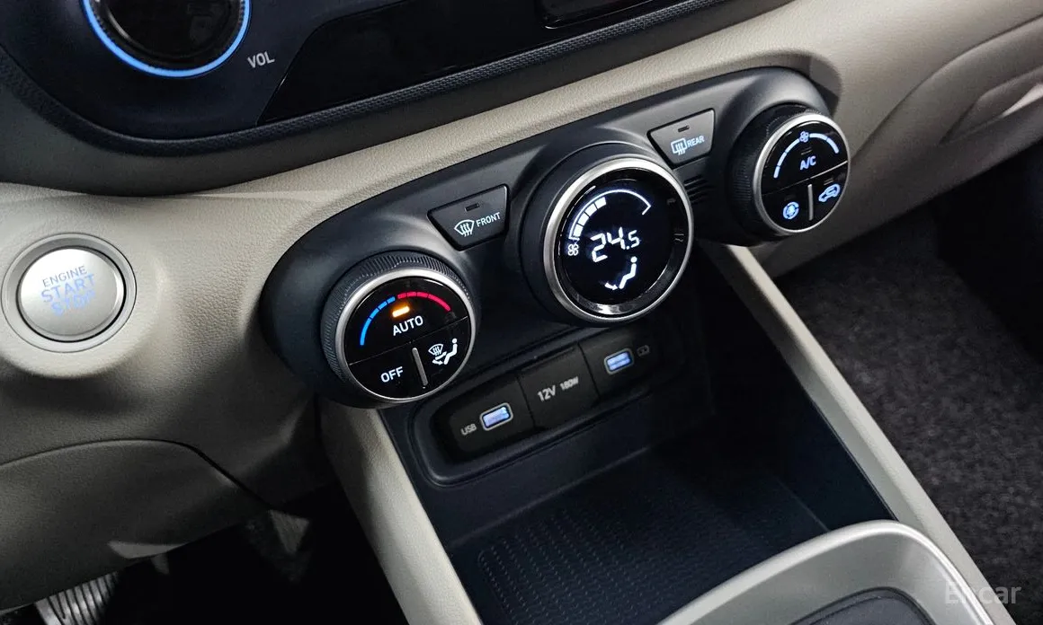 Photo 17 - Hyundai Venue