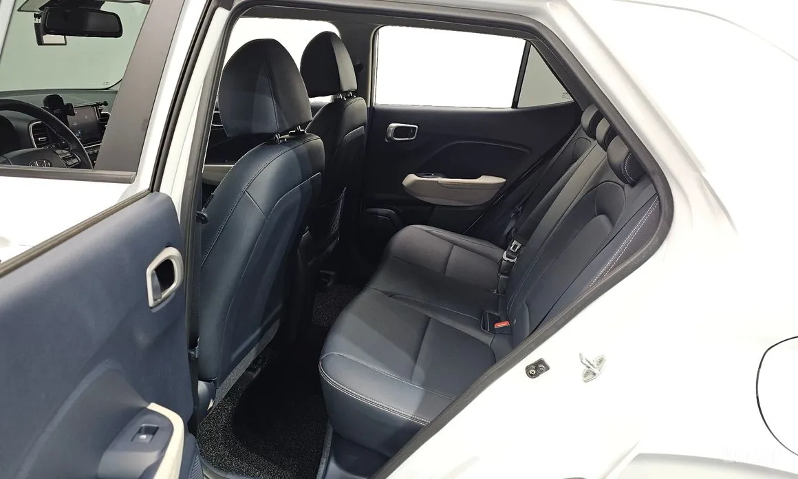 Photo 18 - Hyundai Venue