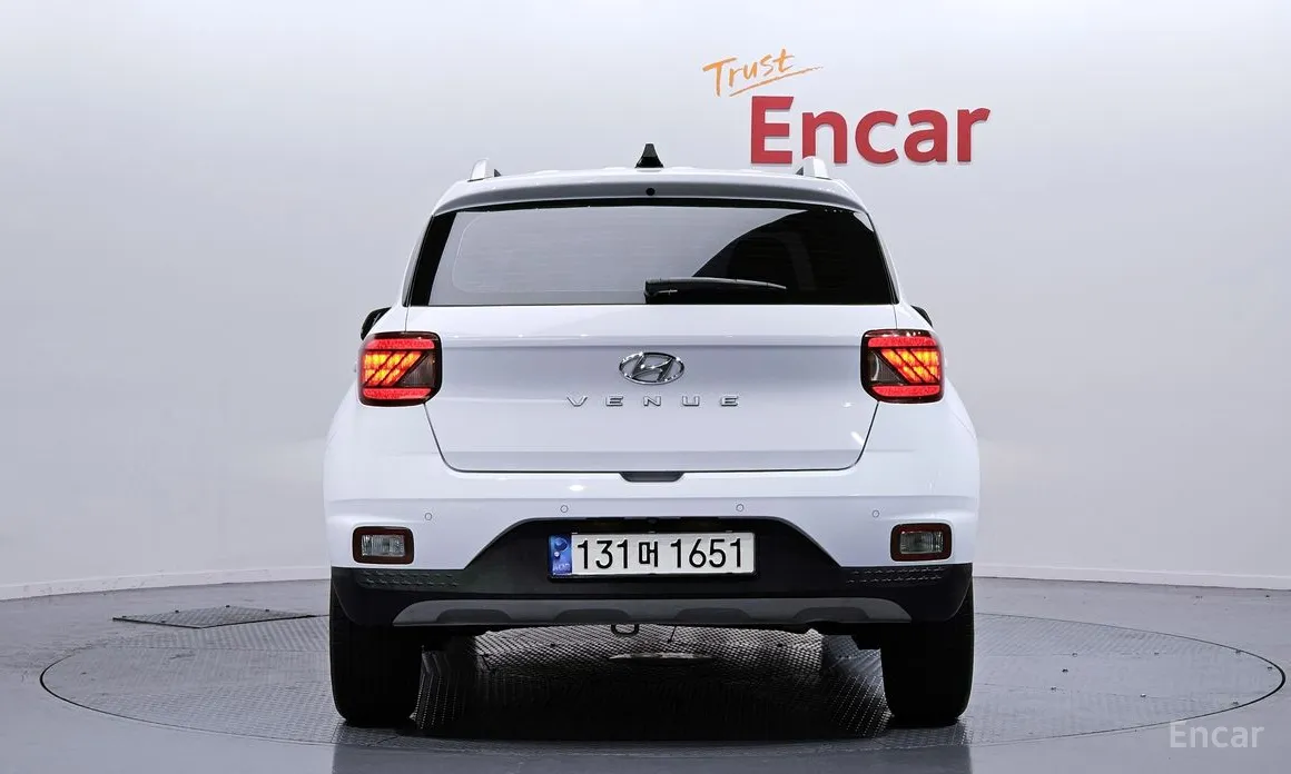 Photo 4 - Hyundai Venue