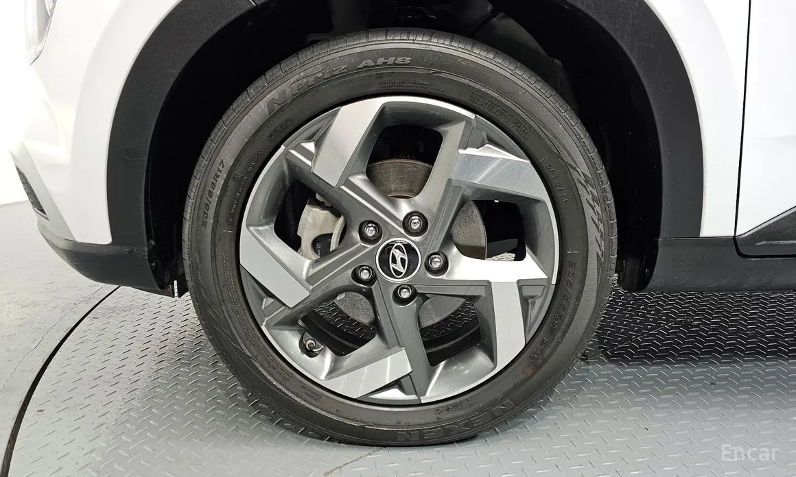 Photo 5 - Hyundai Venue