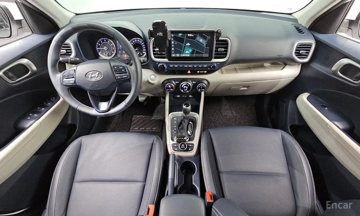 Photo 7 - Hyundai Venue