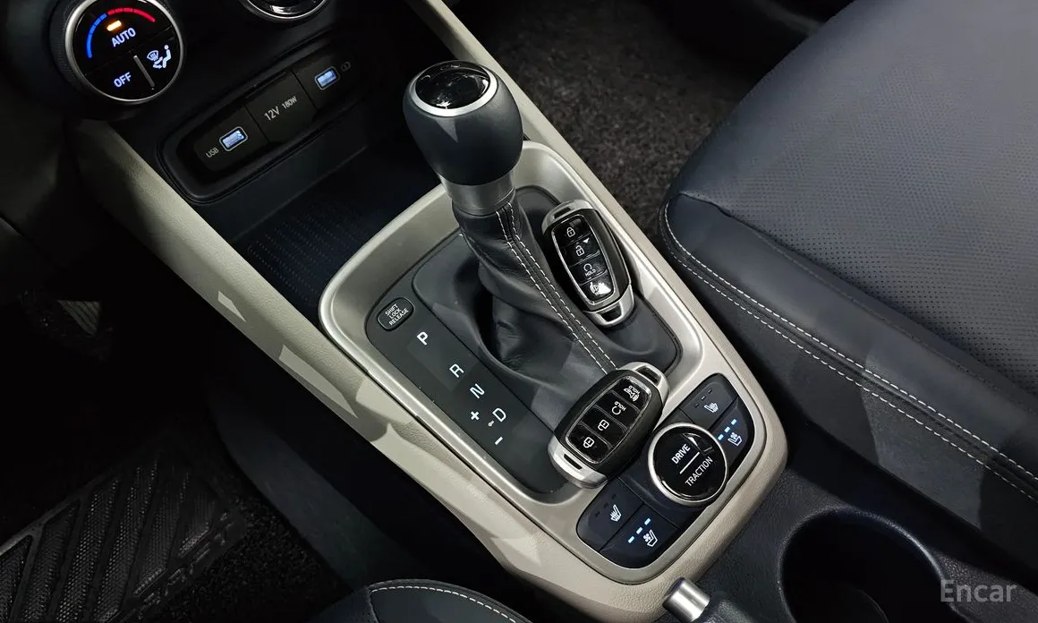 Photo 9 - Hyundai Venue