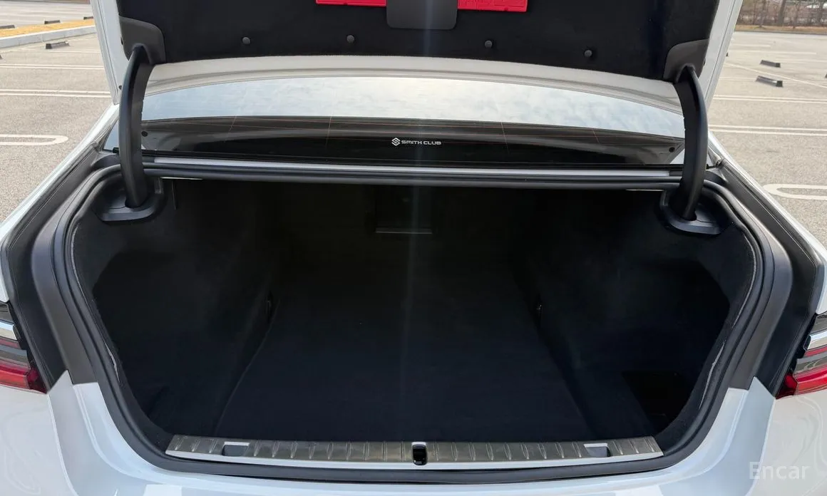 Фото 13 - BMW 7 Series