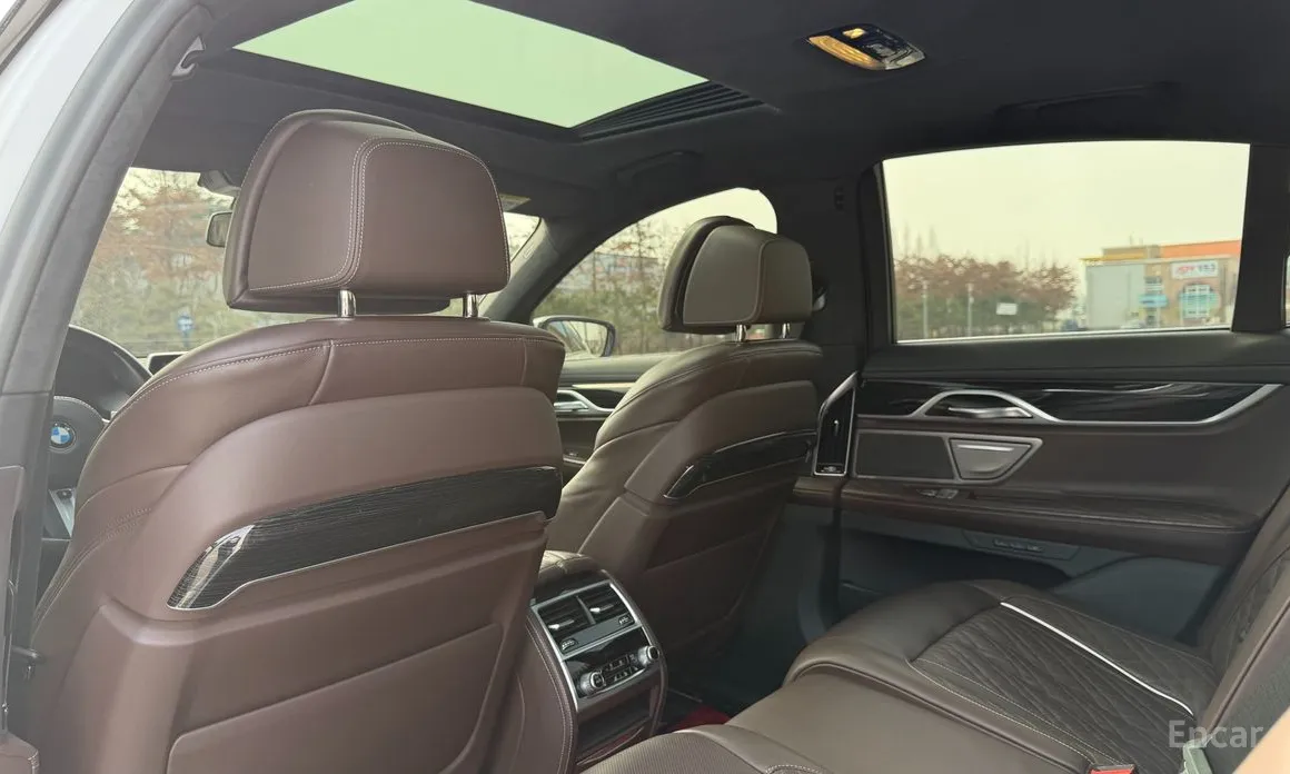 Фото 14 - BMW 7 Series